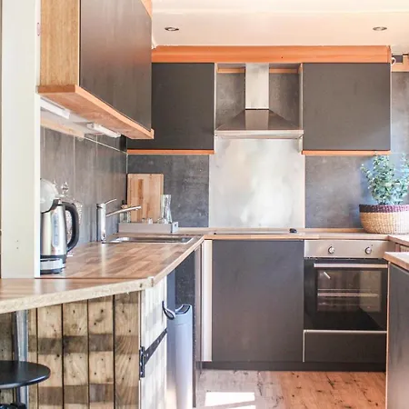 Amazing In Rekem-lanaken With Sauna, Wifi And 2 Bedrooms لاناكن
