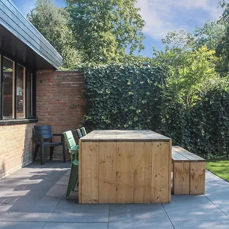 Amazing In Rekem-lanaken With Sauna, Wifi And 2 Bedrooms لاناكن