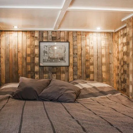 Amazing In Rekem-lanaken With Sauna, Wifi And 2 Bedrooms لاناكن
